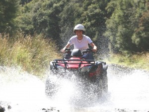 Quad biking through the rivers ta Glenstrae Farm, Kaikoura