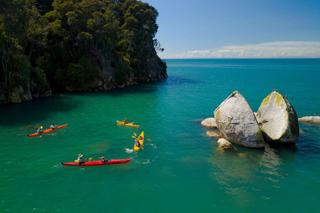 kayakers at "split Applr Rock" Kaiteriteri in the Abel Tasman