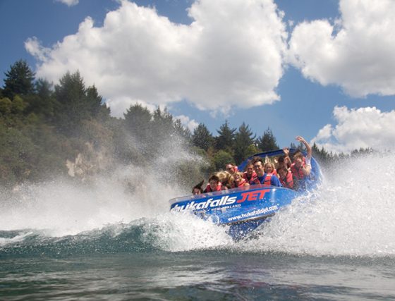 Lake Taupo Hukafalls fast jet boat ride to Taupo's Huka Falls