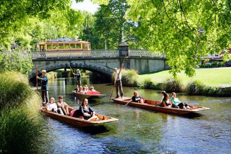 Christchurch-punting-on-the-Avon-river-16 | Must Do New Zealand Tourists enjoying punting on the Avon