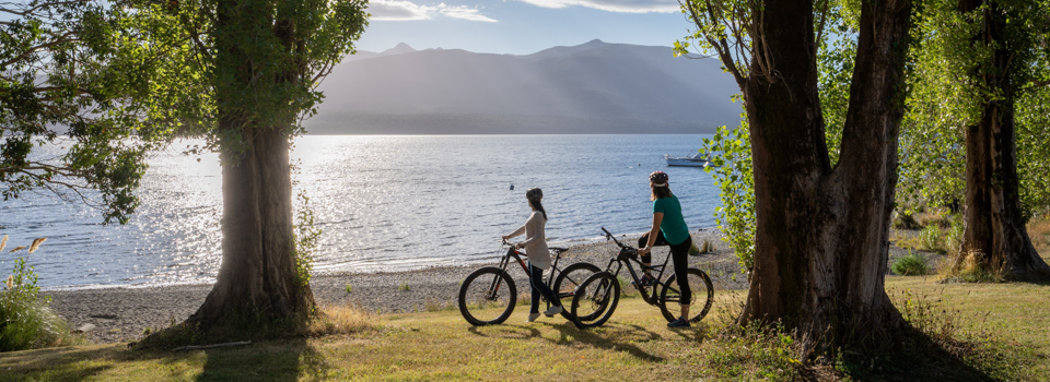 The Lake2Lake Trail is a scenic cycling and walking track that stretches 28.5 km between Lake Te Anau and Lake Manapouri,