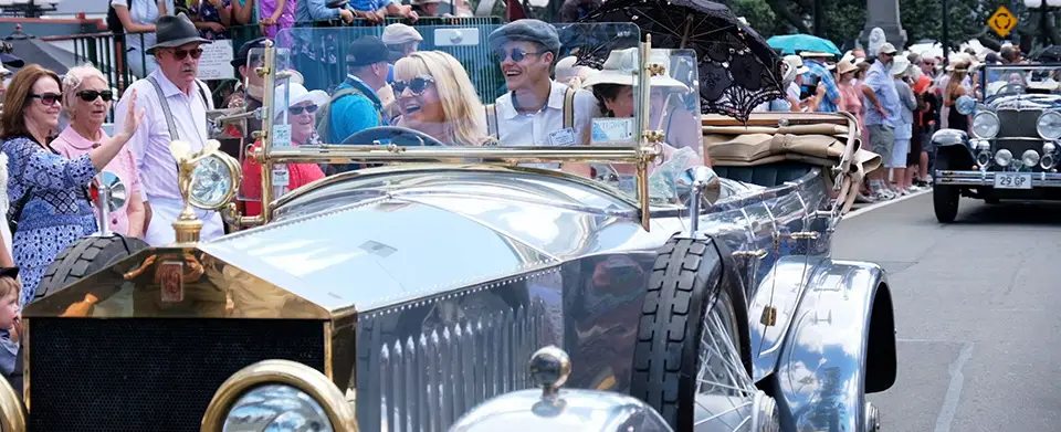Vintage cars and crowds at Napier’s Art Deco Festival celebrating 1930s heritage.