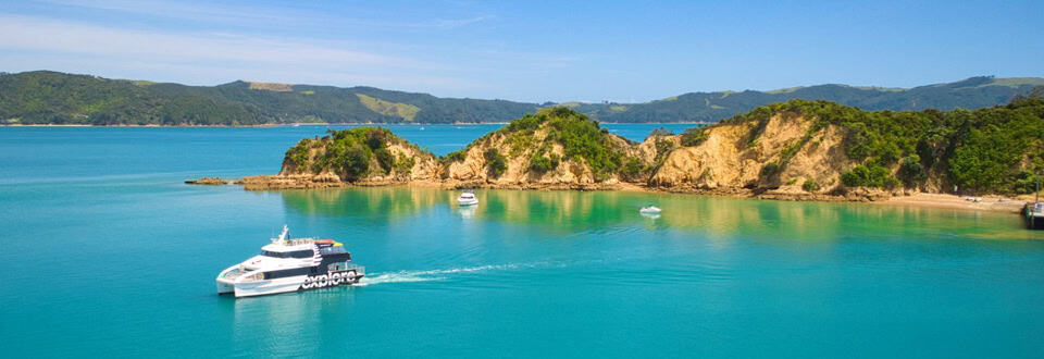explore ferry approaching Man O' War Bay and vineyard
